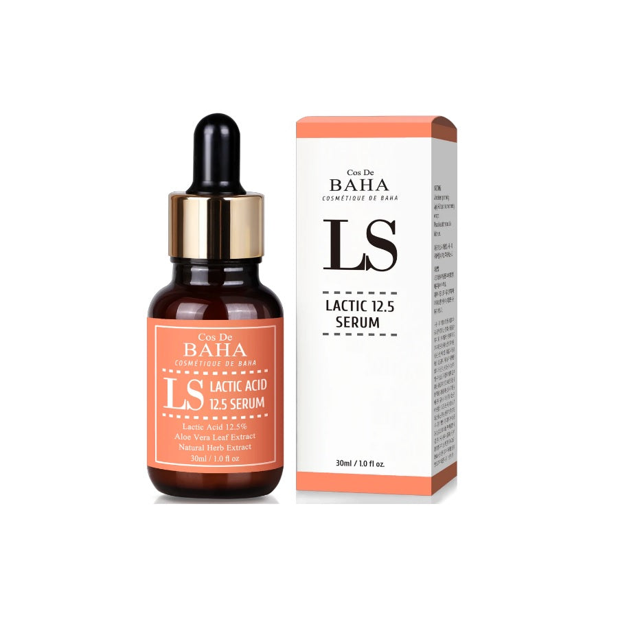 COS DE BAHA (LS) Lactic Acid 12.5% Face Peel Serum is a powerful exfoliating serum that helps smooth rough texture, brighten dull skin, and improve overall tone. Formulated with 12.5% Lactic Acid, Aloe Vera, and Green Tea Extract, it gently removes dead skin cells while soothing and hydrating the skin. Perfect for revealing a softer, more radiant complexion.
