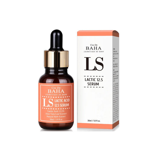 COS DE BAHA (LS) Lactic Acid 12.5% Face Peel Serum is a powerful exfoliating serum that helps smooth rough texture, brighten dull skin, and improve overall tone. Formulated with 12.5% Lactic Acid, Aloe Vera, and Green Tea Extract, it gently removes dead skin cells while soothing and hydrating the skin. Perfect for revealing a softer, more radiant complexion.