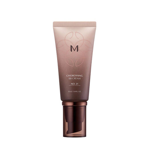 MISSHA M Choboyang BB Cream combines traditional herbal extracts and modern skincare to provide nourishing coverage with a radiant finish. Enriched with Panax Ginseng Root Extract, Centella Asiatica Extract, and Madecassoside, it revitalizes and soothes the skin while supporting a healthy barrier. Infused with Gold and Bifida Ferment Lysate, this BB cream enhances skin's natural glow and resilience. With added Adenosine for firming benefits and Sodium Hyaluronate for deep hydration, it leaves your complexio